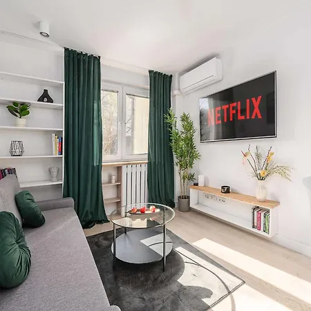 Апартаменти Modern Family With Play Area Варшава