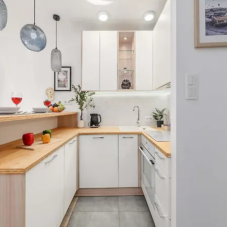Modern Family With Play Area Апартаменти